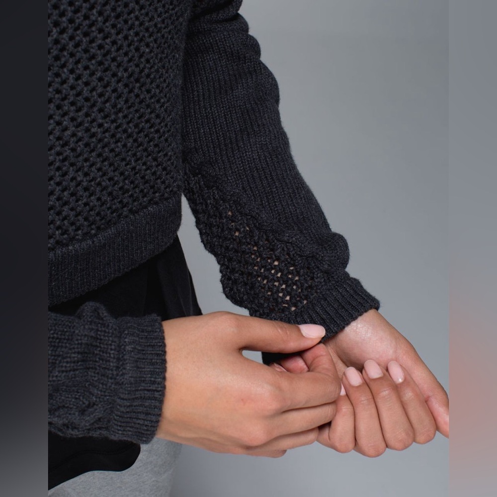 LULULEMON Be Present Pullover Heathered Black Cropped Sweater Size 8 - Picture 7 of 14